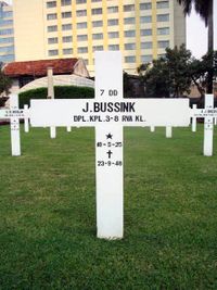 Kruis op het graf van korporaal Bussink.