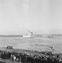 Hr.Ms. Overijssel te Den Helder na terugkomst uit Nederlands-Nieuw-Guinea, december 1959.