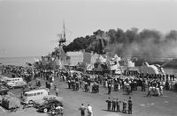 Hr_Ms_Overijssel_vanuit_Den_Helder_naar_Nieuw-Guinea,_Bestanddeelnr_914-0292