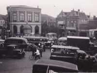 Almelo, marktplein keuring van voertuigen 1939