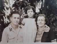 Betty, haar moeder en haar vader na de oorlog
