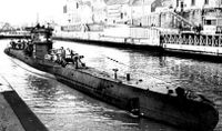 U-575 bij het verlaten van de haven van St. Nazaire